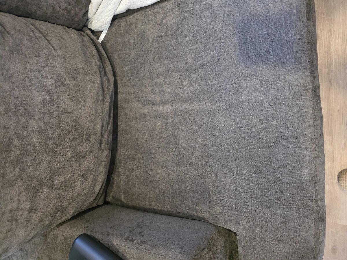 Item: Vacuum Cleaner