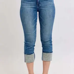 Judy Blue Plus Size Skinny Cuff Capris Jeans with Pockets