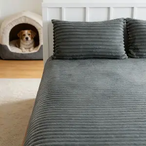 King/queen Size Bedding Set, Ultra Soft Plush Fabric, Tight Fit Design, Non-Slip & Durable, Ideal for All Seasons, Includes Sheet + Pillowcases