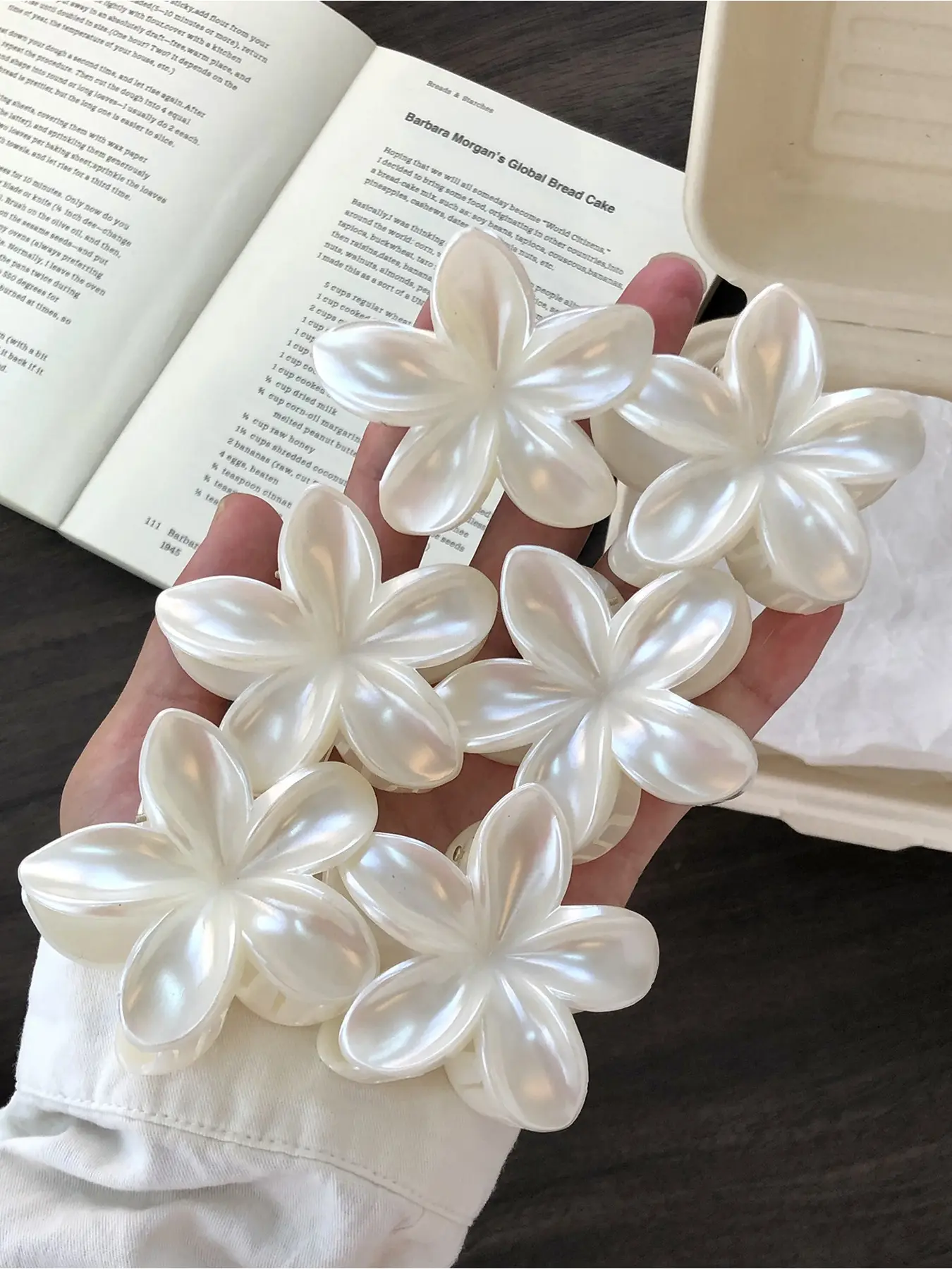 6-piece elegant and simple flower hair clip set, fashionable anti slip hair clip, shark clip at the back of the head, suitable for women's daily life wear