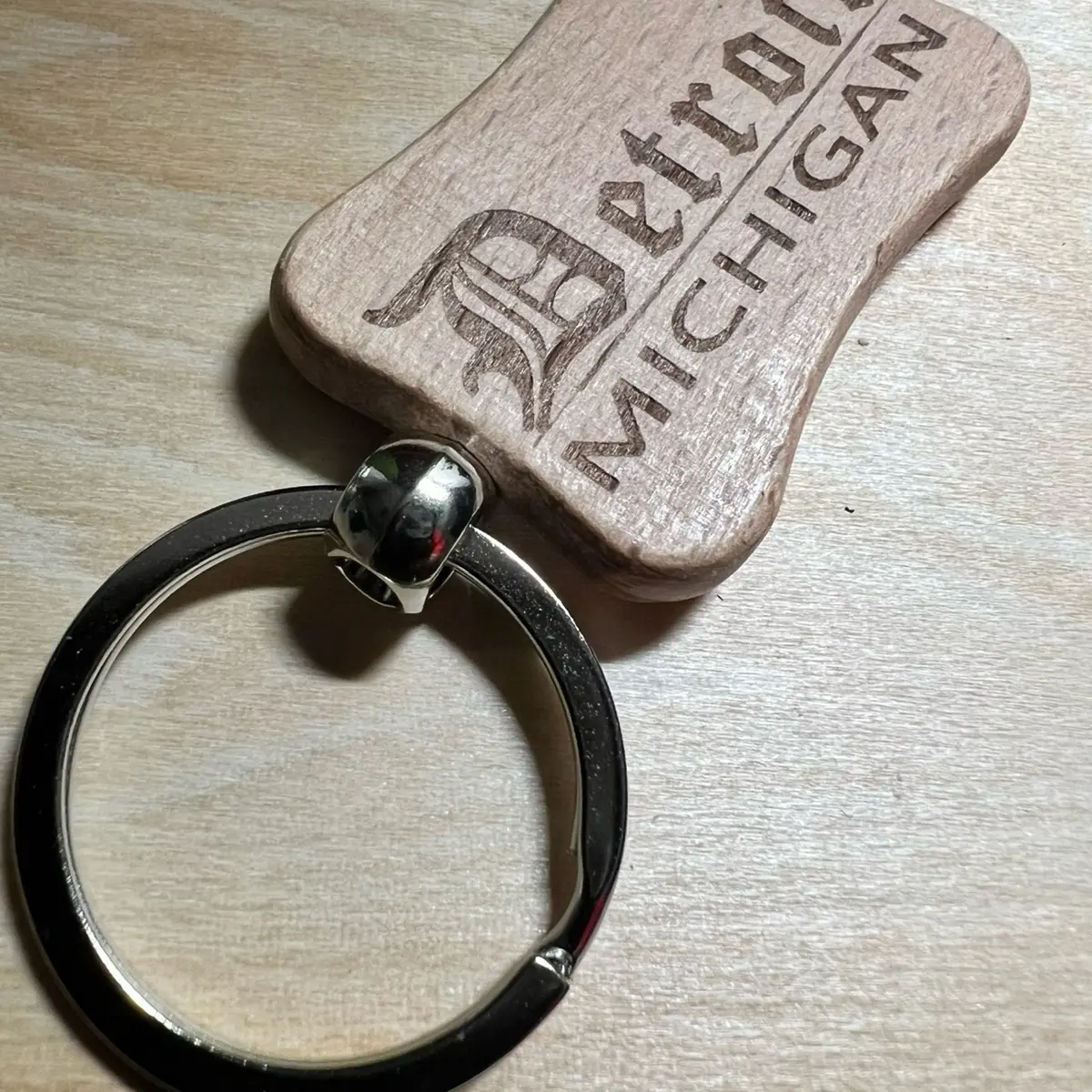 Personalized Engraved Wooden Keychain - Customizable Design with Unique Engravings