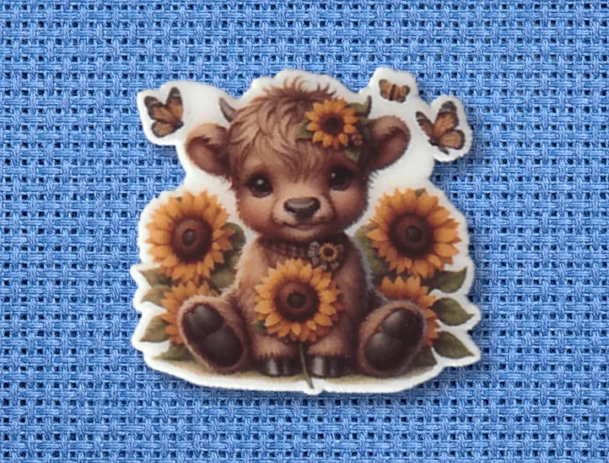 Sweet Highland Cow Needle Minder with Sunflower Crown – Magnetic Cross Stitch Accessory for Embroidery & Sewing