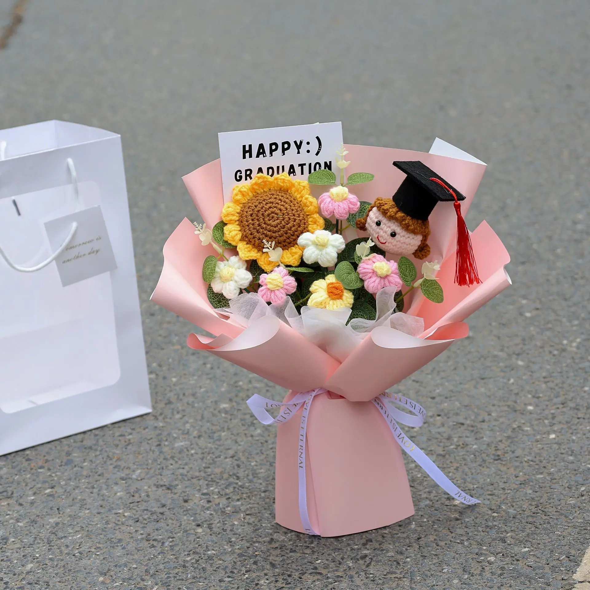 Graduation gift: Crochet flower bouquet, Handmade sunflower and rose bear graduation bouquet, Teacher's Day gift, Christmas gift, Graduation gift for classmates, children and friends, Artificial flowers bouquet, Decorative bouquet
