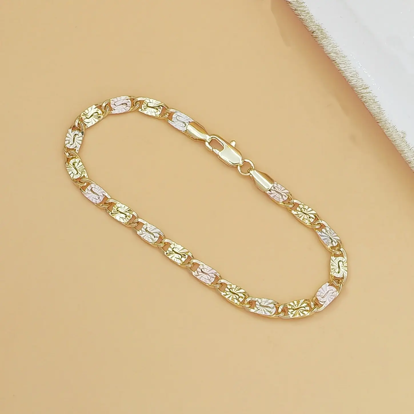 1pc 14K Gold Tri-Color Mariner Link Bracelet for Women–Polished Floral Engraved Three Tone Gold Chain Bracelet,Casual Dainty Jewelry Gift,Dainty Jewelry Gift for Her