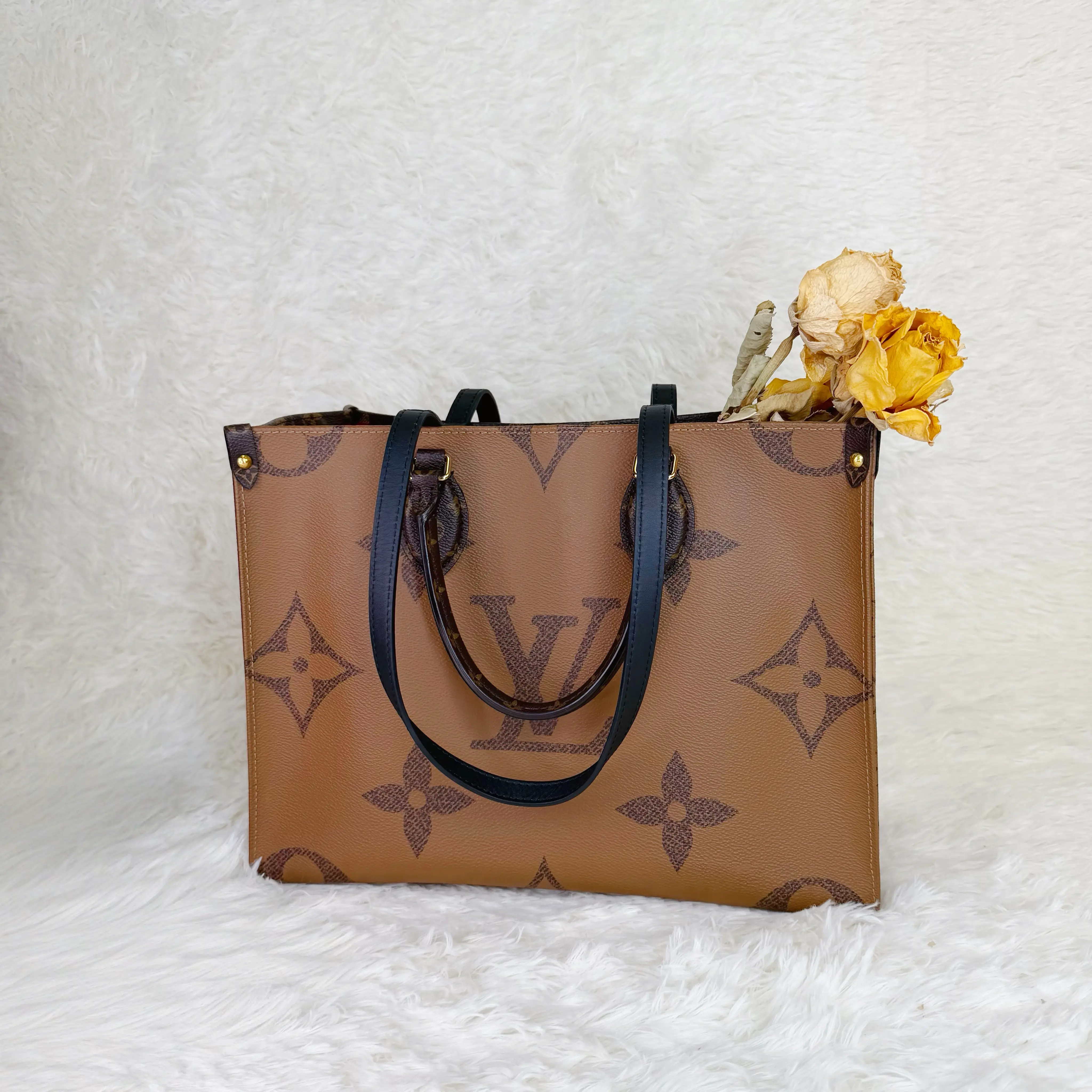 Pre-owned Louis Vuitton OnTheGo MM Monogram Reverse Giant Tote Bag【709】