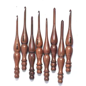 Wooden Crochet Hook Set of 7 (4mm–10mm) – Ergonomic Soft Grip Handles, Smooth Wooden Yarn Hooks for Arthritic Hands – Beginner-Friendly Crochet Hooks Gift Set