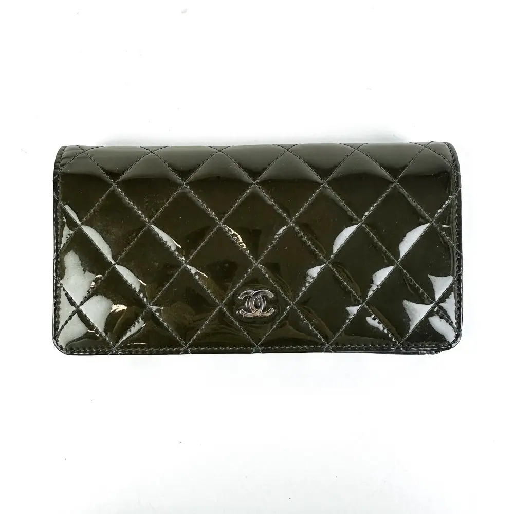 Pre-owned CHANEL Long Flap Wallet, Black Patent Leather, Silver Hardware【1018】