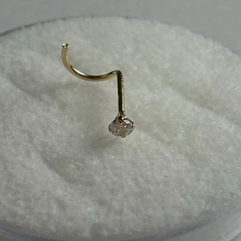 Pircing de colita de Oro con Detalle de circonia para Piercings Femeninos