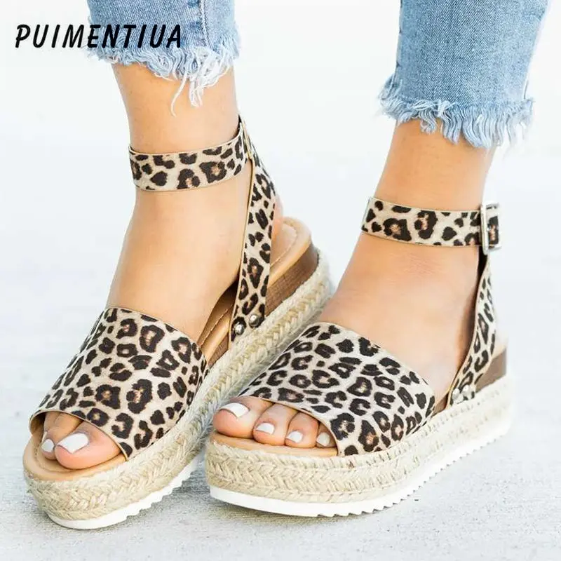 Women's Platform Wedge Sandals, Cushioned Animal Print Footwear with an Adjustable Ankle Buckle Strap for Casual Summer Wear