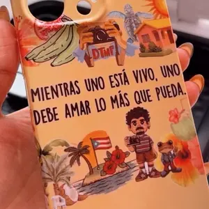 Iphone Phone Case,Funda sublimada para Iphone. Phone Case Funda para celular Complete Sublimation with Vibrant Design and Inspirational Quote Mientras Uno Está Vivo Uno Debe Amar Lo Más Que Pueda