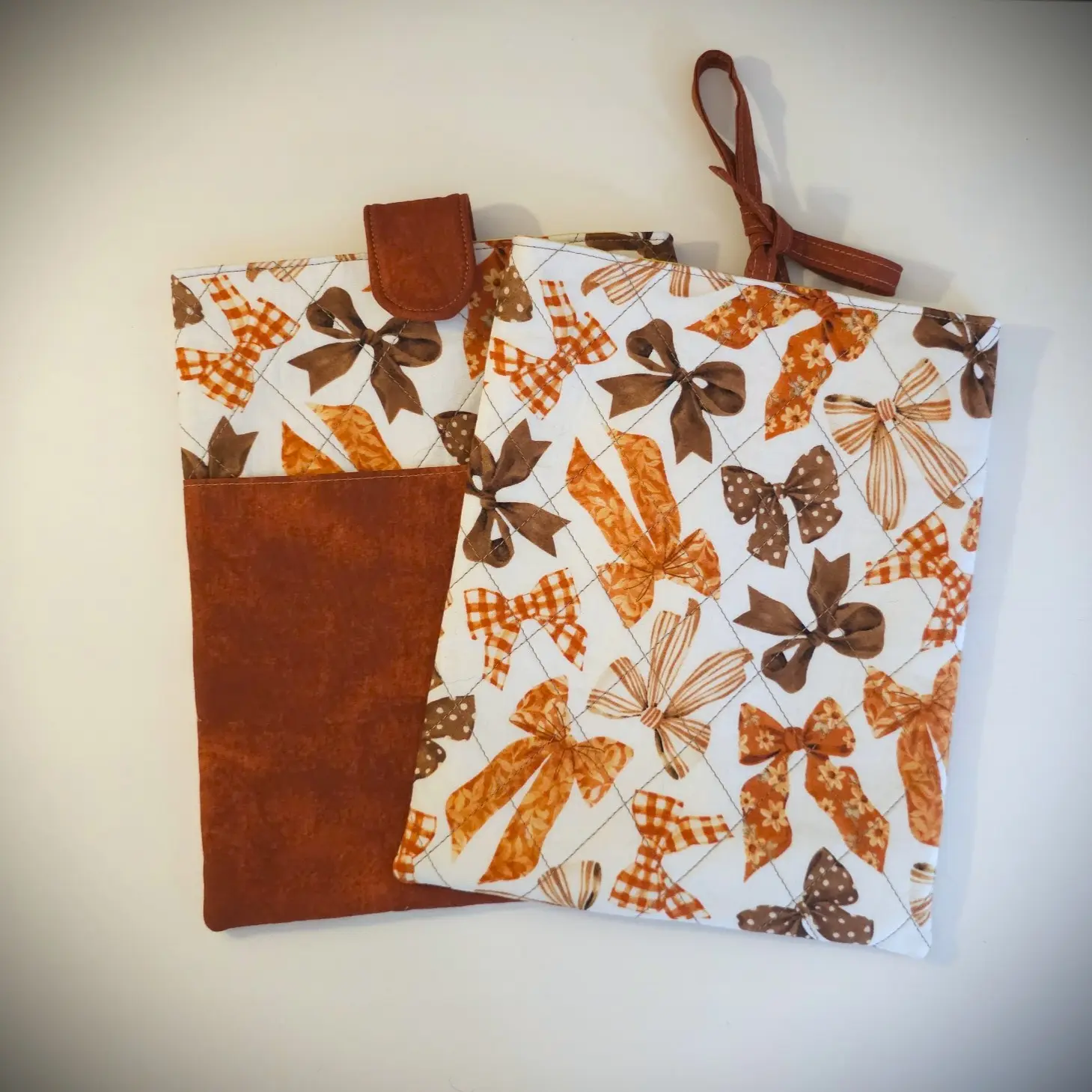 Of Idle Hands Autumn Bows Cotton Quilted Book Cover Sleeve with Pocket