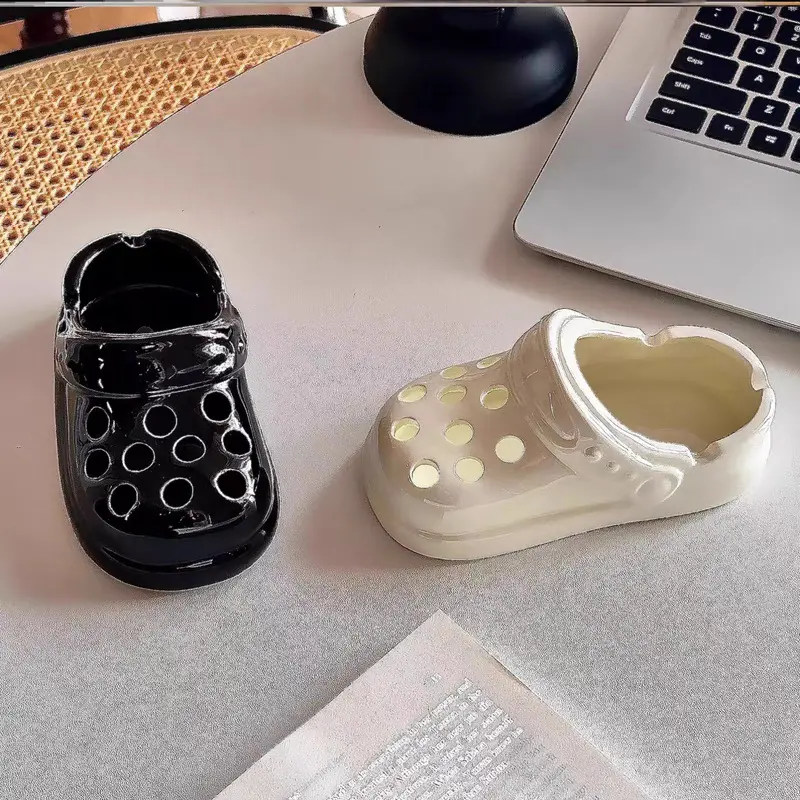 Ceramic Clog-Shaped 3D Sculpted Ashtray - Heavy, Large-Size Windproof Decorative Figurines - Desk Decor, Artistic Decorative Ashtrays, Unique Smoker Gift for Housewarmings