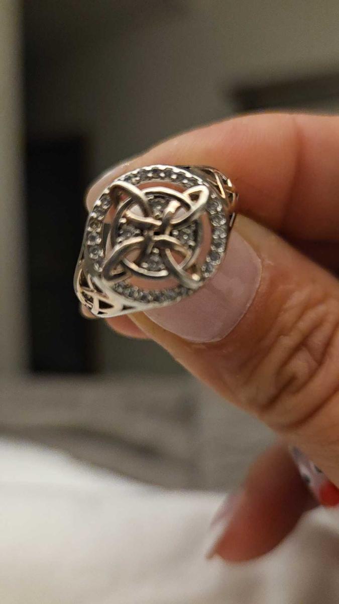 Item: Witch's Knot Ring, 8