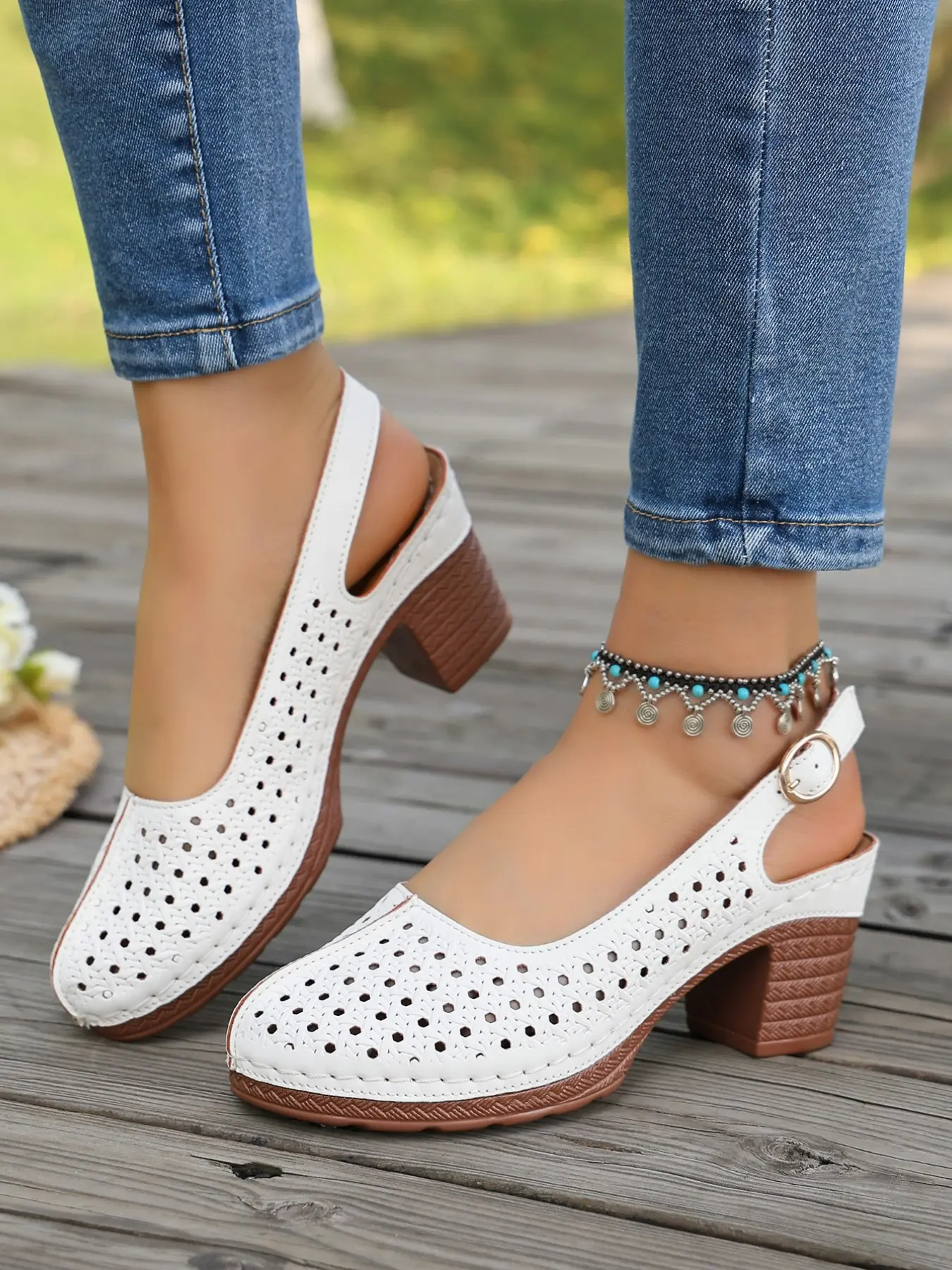 Women's Hollow Out Breathable Heeled Sandals, Buckle Design Sandals, Summer Closed-Toe Buckle Mid-Heel Shoes, Versatile Mom Shoes for Commute, Casual Summer Footwear