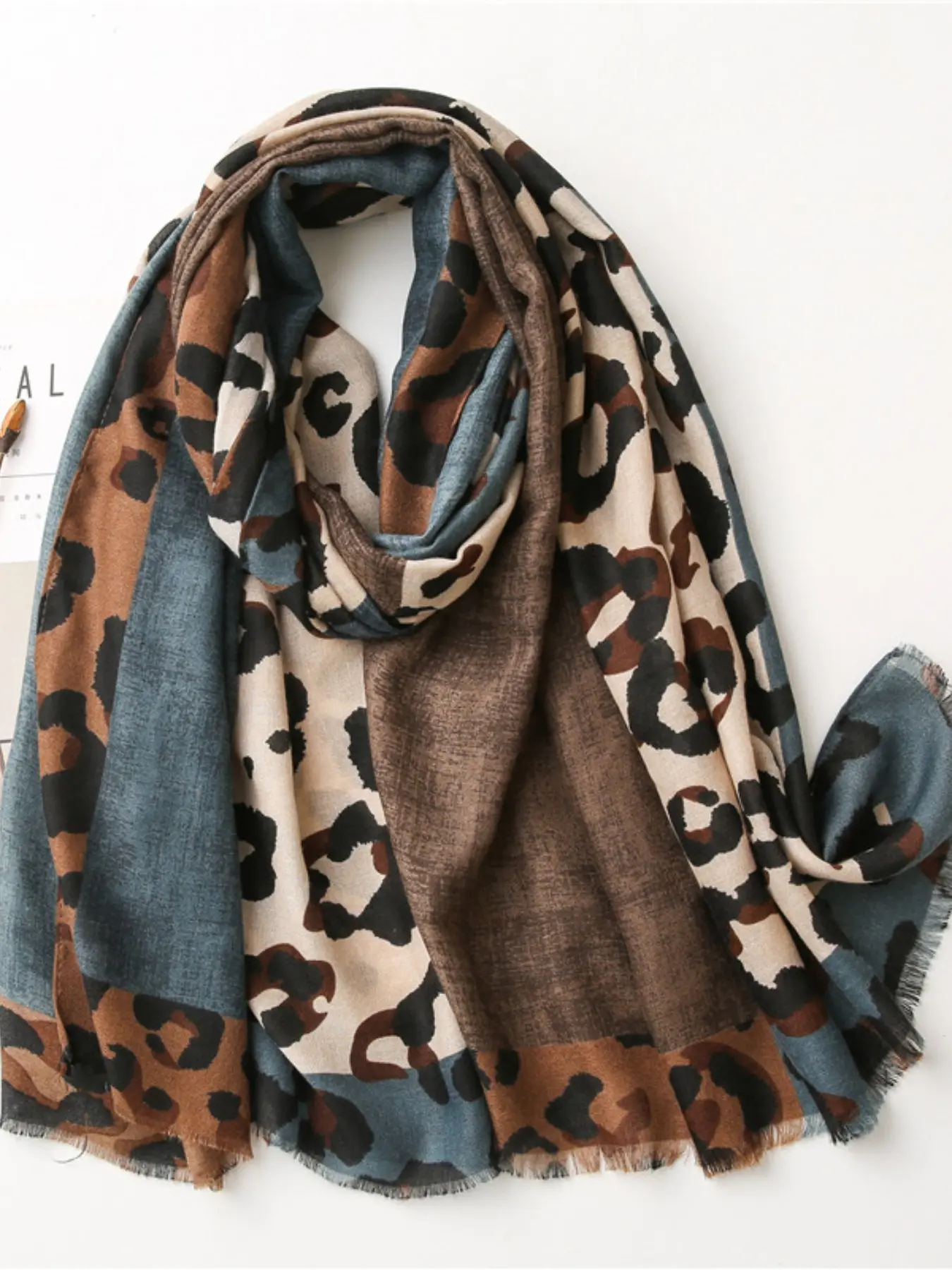 Women's Leopard Patchwork Print Fringe Shawl, Fashionable Lightweight Soft Summer Scarf, Boho Style Scarf, Suitable for All Seasons Casual Wear