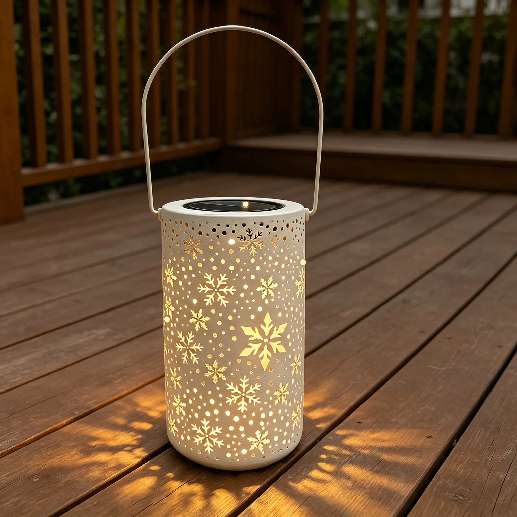 OMRAYTUSolar Powered Snowflake Projection Lantern, Waterproof LED Hanging Lantern for Outdoor Patio, Garden, Christmas Decor, Auto On/Off