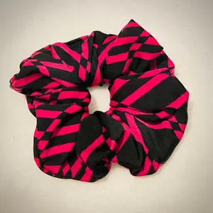 POLYESTER PINK AND BLACK SCRUNCHIES BUNDLE