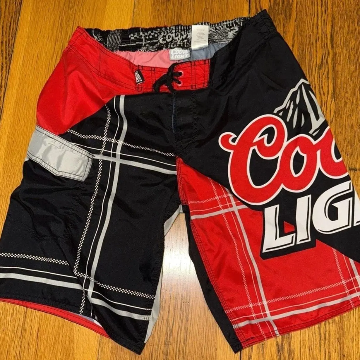 Coors Light Beer Board Shorts Mens 34 Black Red Logo Pockets Swim Trunks Unlined HWJ YAT