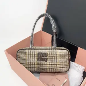 Pre-owned miumiu Canvas Shoulder Bags 7.8'' R4449 Shoulder Bag C216717686 0513 T1 Qiqi