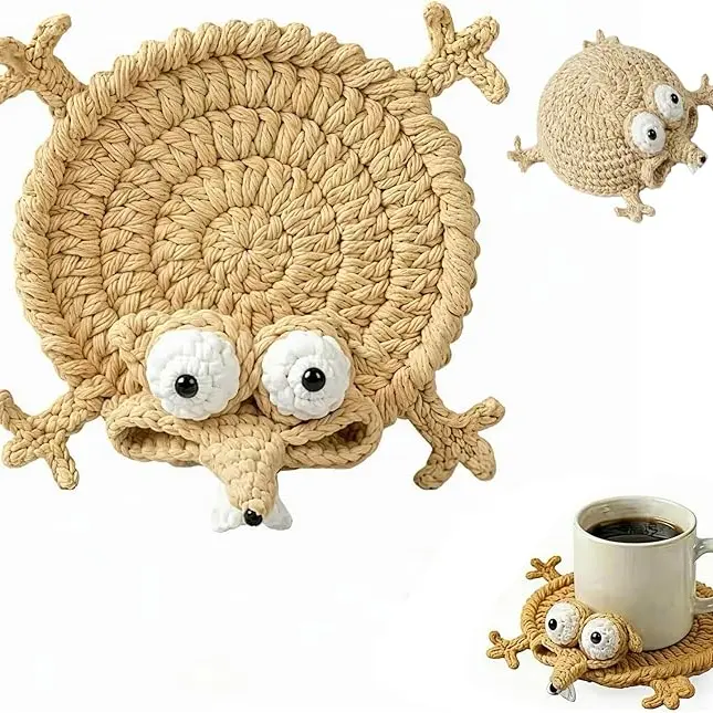 Handmade Crochet Squirrel Coaster - 3D Whimsical Absorbent Heat-Resistant CupHolder, Aesthetic Office Desk AccessoriesHome Coffee Bar Decor, Unique Gift forWomen Friends