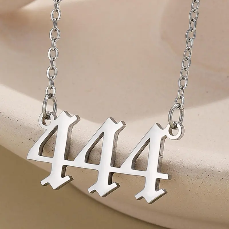 Fashion Lucky Number Detail Pendant Necklace for Men & Women, Stainless Steel Jewelry for Party, Daily Clothing Decor, Trendy All-match & Exquisite Chain Jewelry for Birthday Gift without Box