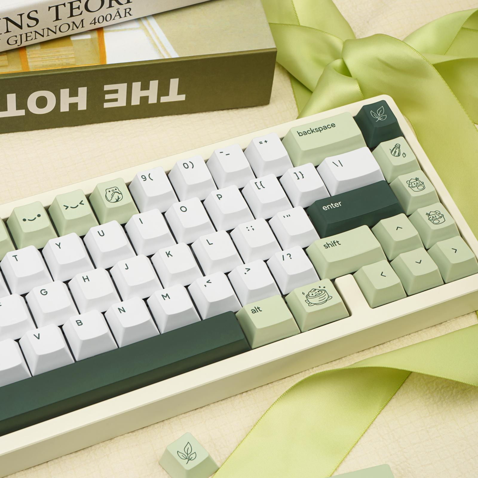 Cute Matcha Green Frog Keycaps 134 Keys-Cherry Profile Dye-Sublimation Custom Keycap-Minimalist Style PBT Key Caps for Cherry MX Switches Mechanical Gaming Keyboard 60% 75% 100%