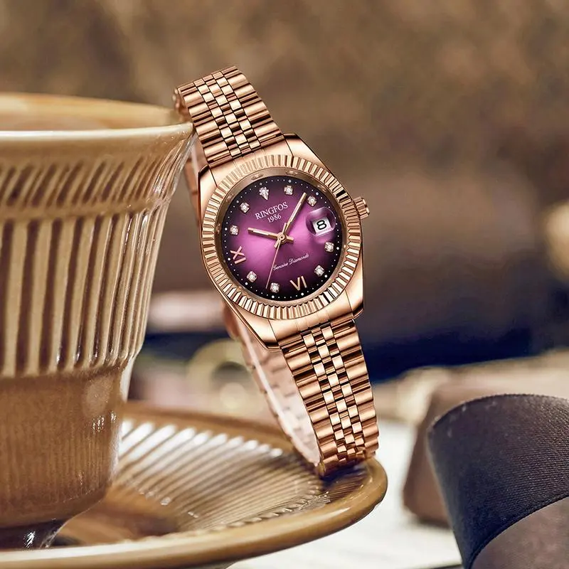 Elegant women’s quartz watch with a steel strap—fashionable for parties and a stylish accessory for everyday outfits; trendy and versatile design. Includes a gift box with fresh