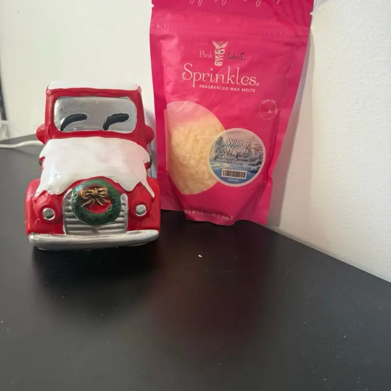 Pink Zebra Holiday Truck Simmer Pot & 3.75oz Winter Woods Sprinkles Bundle for Festive Home Aroma