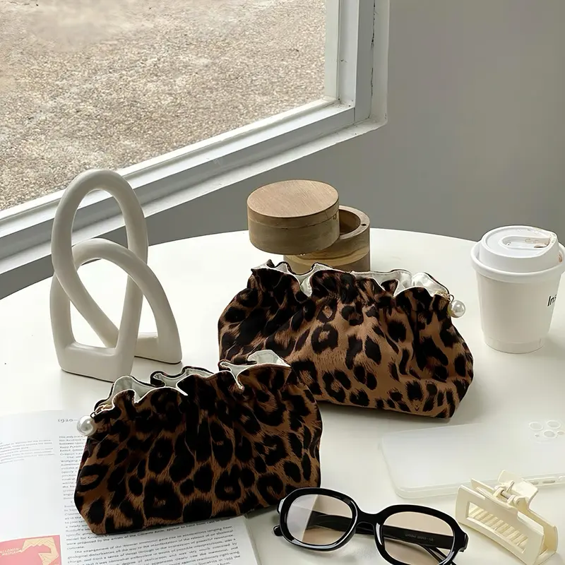 Leopard Pattern Makeup Bag, Cosmetics Bag, 1 Count Portable Zipper Makeup Bag, Cosmetic Storage Bag, Versatile Makeup Tool Bags for Travel & Daily Use, Makeup Tool Organizer, Handheld Cosmetic Pouch, Makeup Pouch for Purse, Travel Beauty Bag