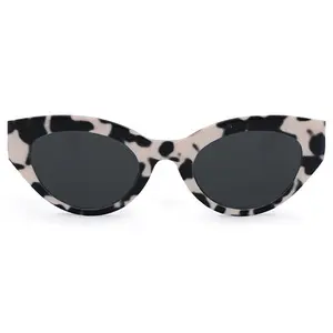 Elizabeth - Blonde Tortoise Retro-Inspired Cat-Eye Sunglasses with Oval Shape Classic Matte Finish Elizabeth - Blonde Tortoise Retro-Inspired Cat-Eye Sunglasses with Oval Shape Classic Matte Finish
