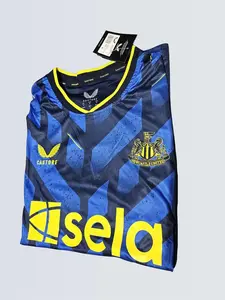 Season 24 Newcast BLUE and YELLOW LINES  white With arm badges Spacial pattern