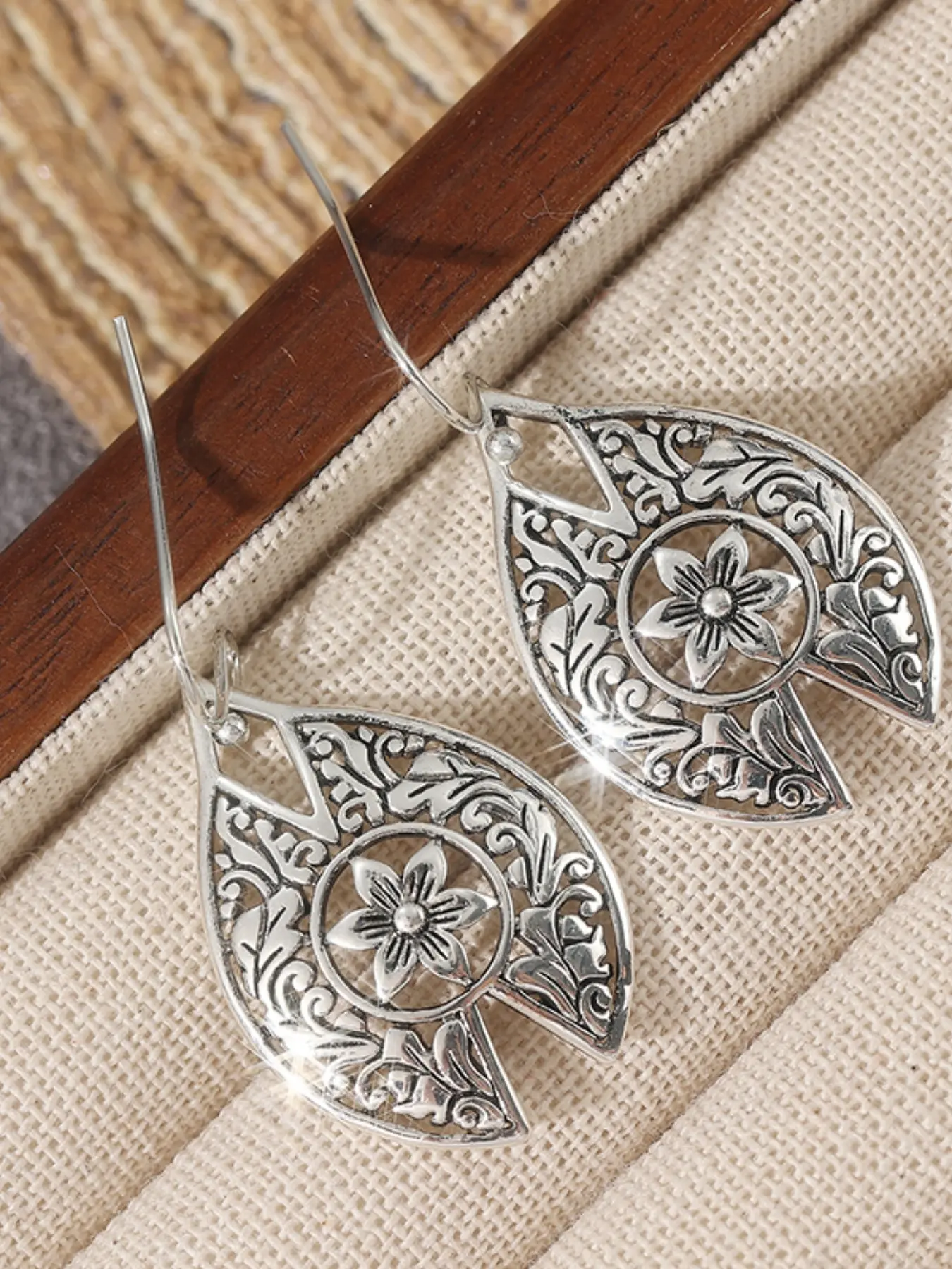 Handcrafted Vintage Ethnic Flower Hollow Out Earrings, Silver Color Teardrop Design, Elegant Women's Jewelry, All Seasons Accessory