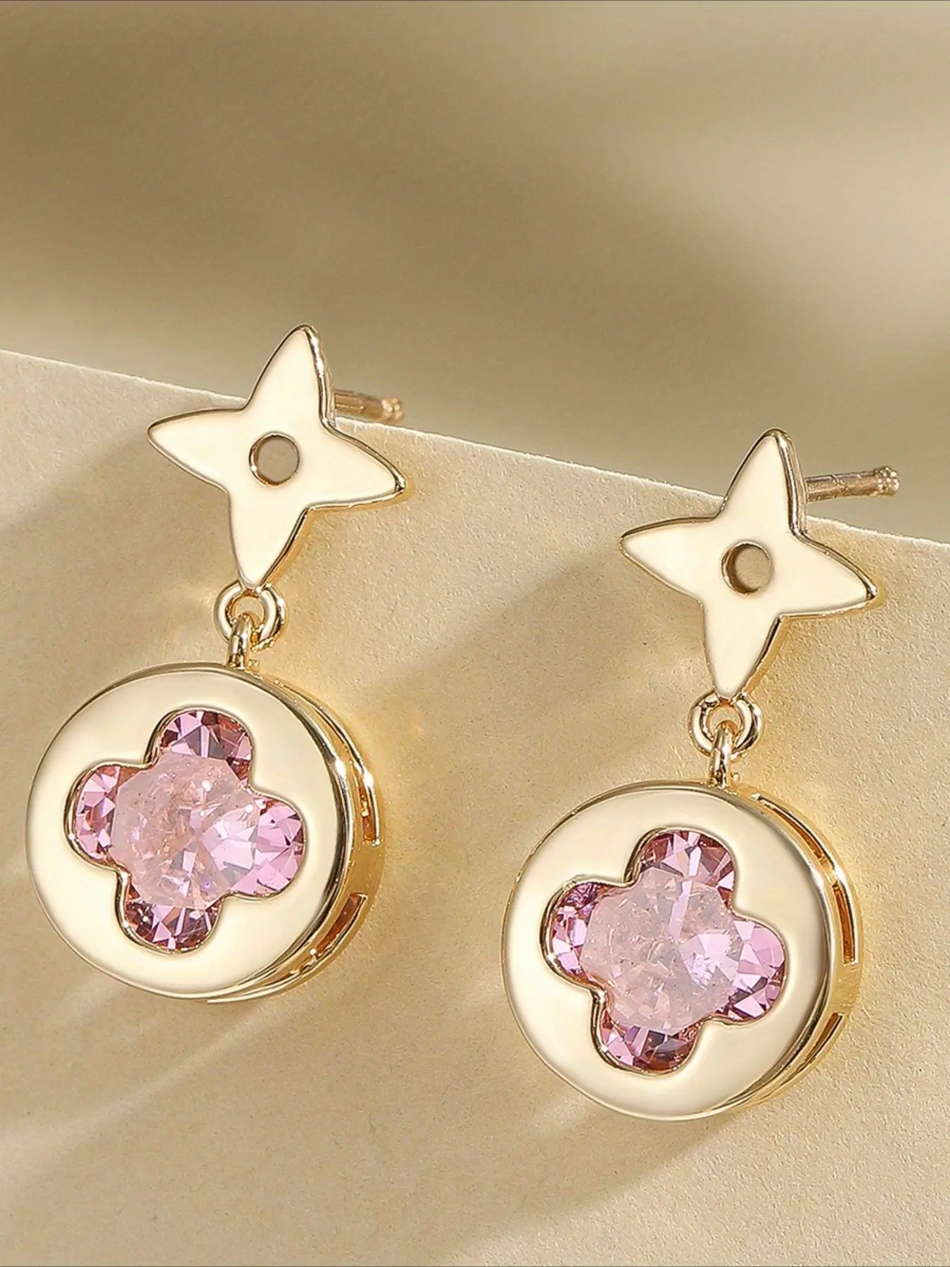 1pcs New Round Star Earrings Are Suitable for Wearing At, Banquets and On A Daily Basis. High quality earrings Rounded Earrings