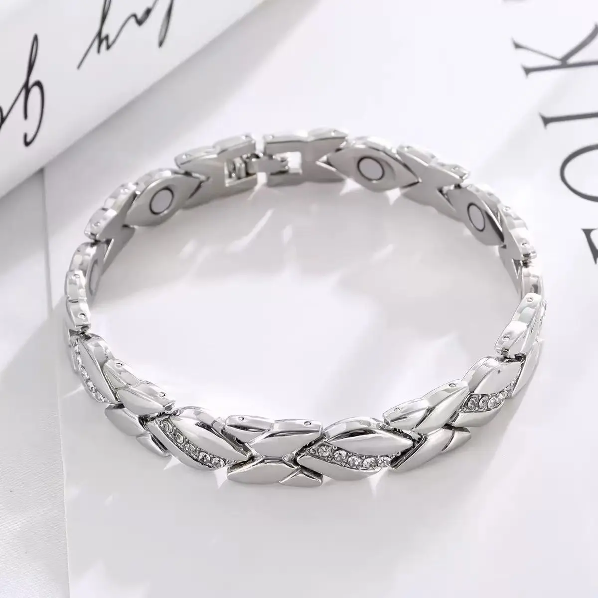 Ladies Titanium Alloy Steel Magnetic Diamond Bracelet, equipped with a heart-shaped copper ring, with magnetic force of 3500 gauss, adjustable in size, comes with disassembly tools, top gift choice!