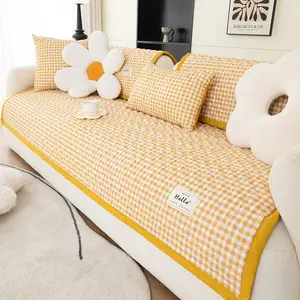 Cottage Style Checkered Sofa Cover, Sofa Slipcover, Pet-Friendly Polyester Fabric, Anti-Slip Dustproof, Suitable for Single to Four-Seat Sofas