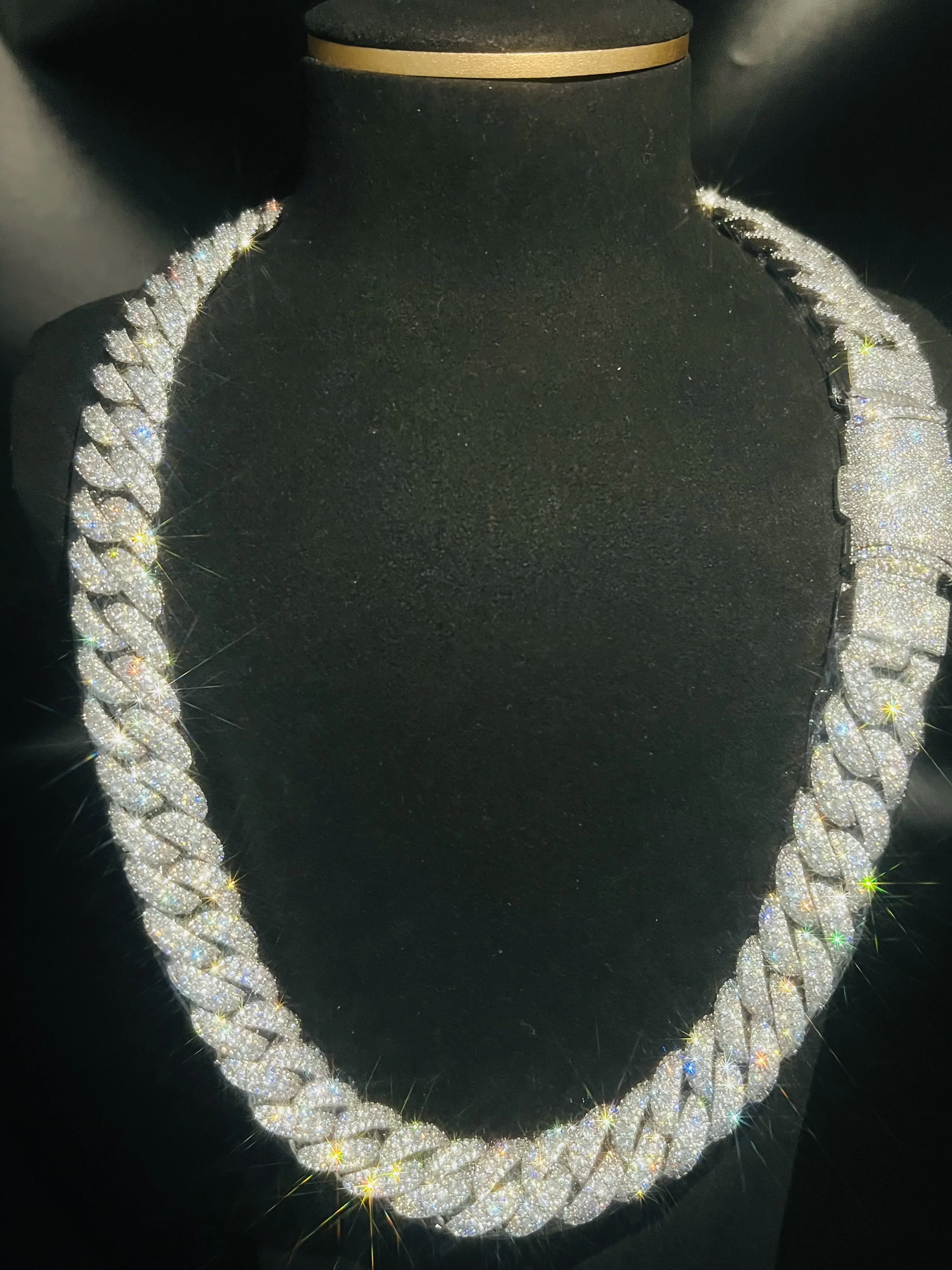 Heavy 18mm Cuban link VVS1 with sandstone bubble large particles, Miami inlaid custom Cuban link, luxurious icy hip-hop style jewelry, luxurious trendy hip-hop Cuban link, gift for boyfriend