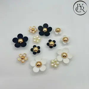 Hole shoes charms Pearl necklace acrylic decorative buckle garden shoes DIY flower detachable Footwear shoes Walking