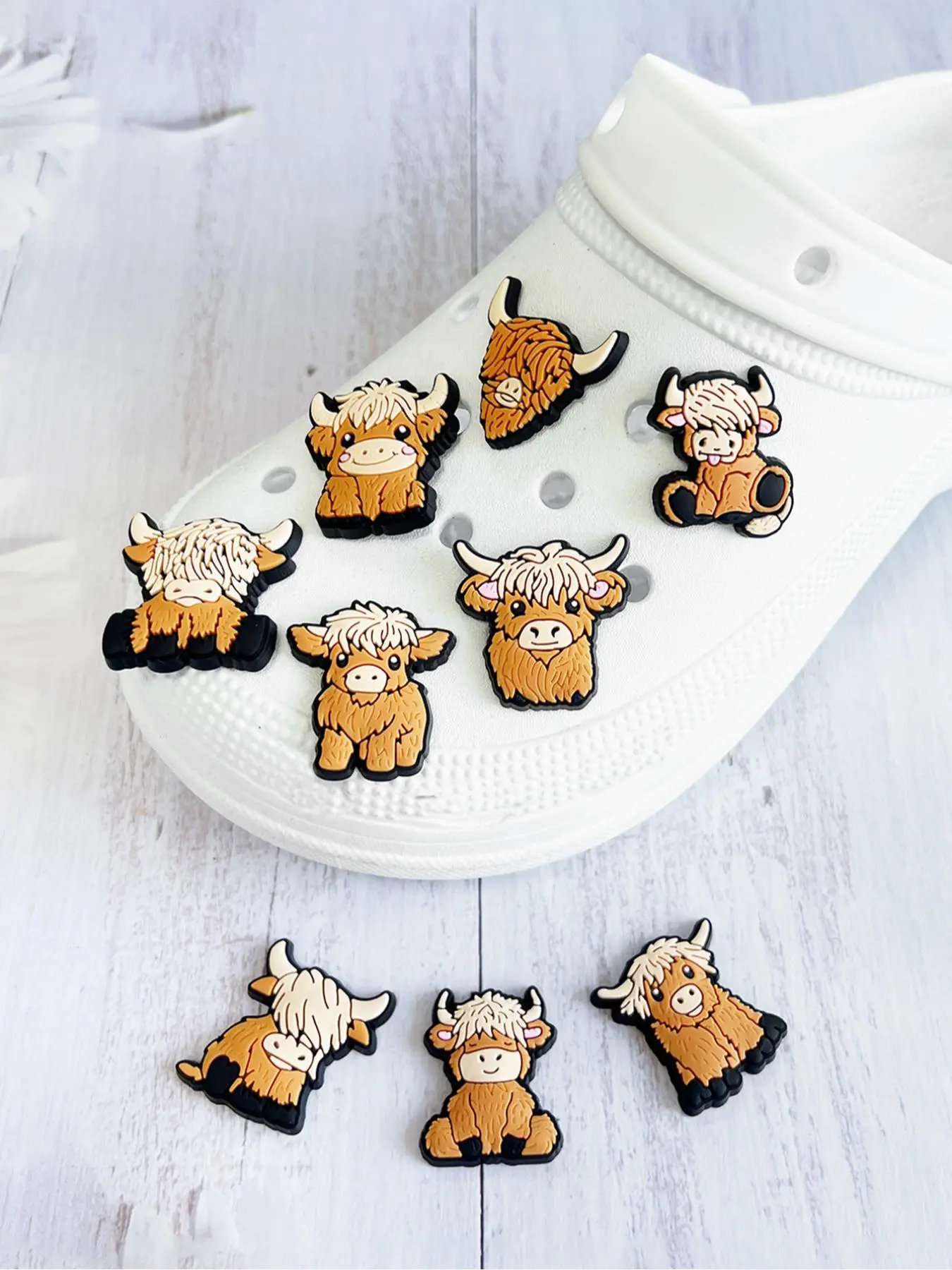 Cute Highland Cow Themed Shoe Decoration Charms, Fashionable Novelty Shoes Decorations for Clogs, Decorative Shoe Accessories, Shoes Diy Accessories for Women & Men, Footwear Accessories, Shoe Adornments, Shoe Accents, Shoe Embellishment Set