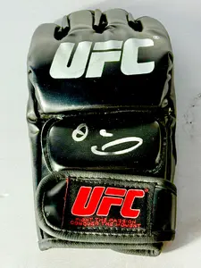 Dana White Signed UFC Glove Beckett Certified