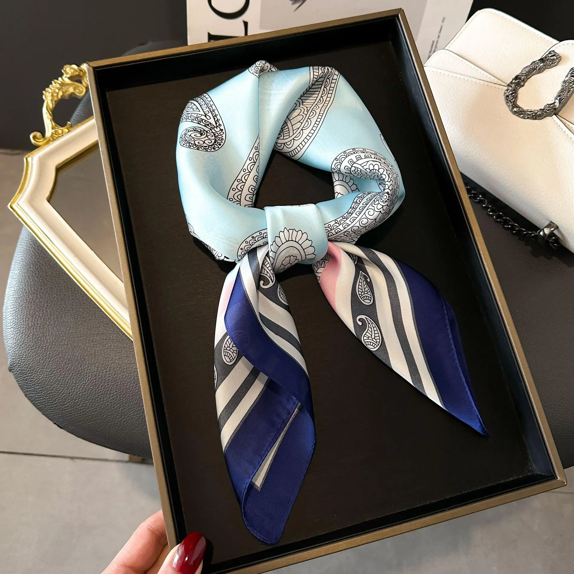 A0195 Cashew Flower Blue