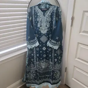 Zellbury three piece tailored Pakistani Lawn suit