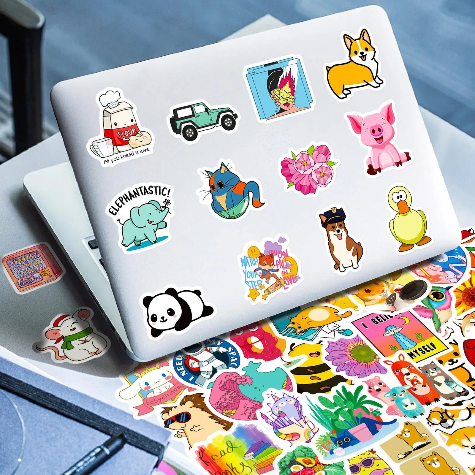 A Gift Box Set of 1000 Cute Animal Stickers for Kids, Perfect for Back to School, Christmas, and Bithday Parties, Motivational Reward Stickers for Kids Classroom, Aesthetic stickers for Scrapbooking Vintage Marker Sticky Back Photo