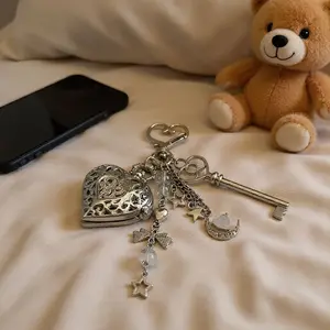 Cute Edgy Alt Subculture Heart Watch Keychain - Y2K Aesthetic Bag Accessory & Backpack Decor