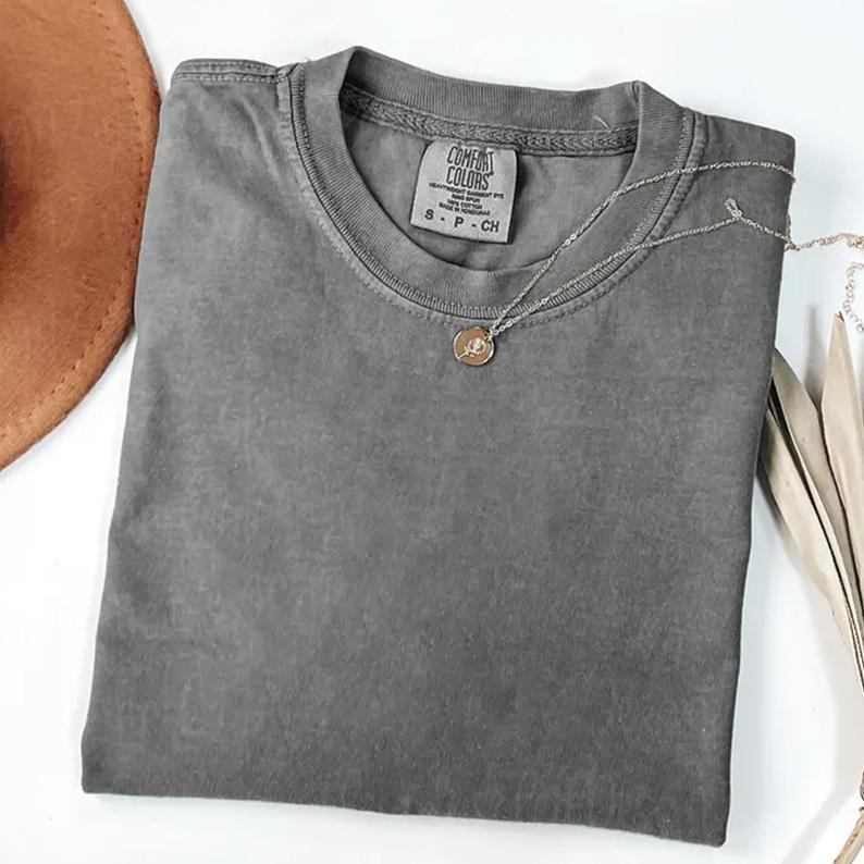 Manon Katseye Comfort Colors Tee Elegant Aesthetic Pop Look