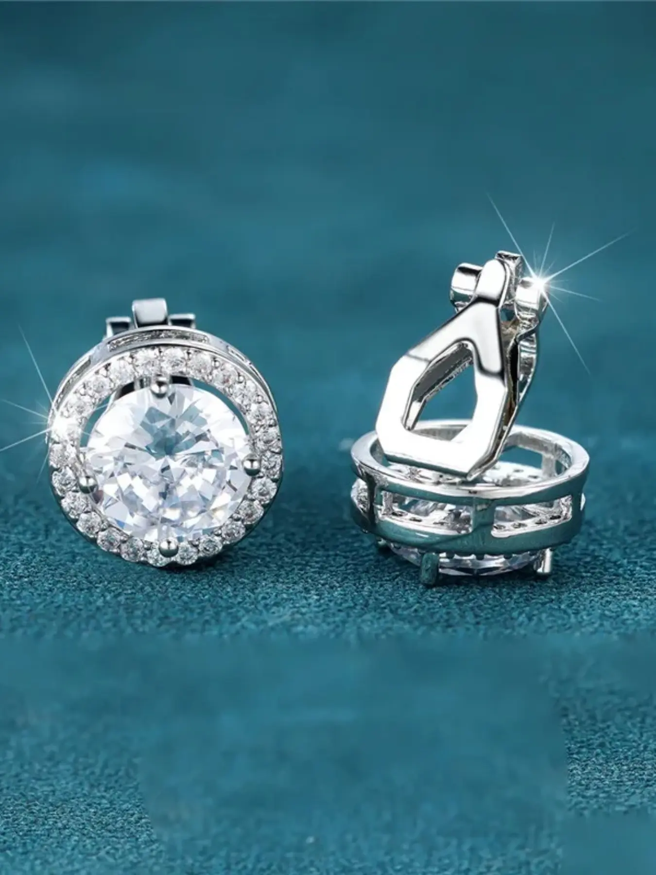 Classic Four Claw Round Stone Clip Earring Luxury Crystal Inlaid Zircon White Zirconia Earrings For Women Men Simple Fashionable Trendy Elegant Minimalist Shining Earrings Silver Color Sparkling Ear Jewelry