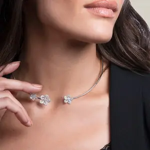 Luxury Floral Open Collar Necklace for Women, Elegant Flower Motif Sparkle Choker, Premium Polished Statement Neck Collar, Trendy Aesthetic Bridal Formal Jewelry, Timeless Anniversary Birthday Gift for Her