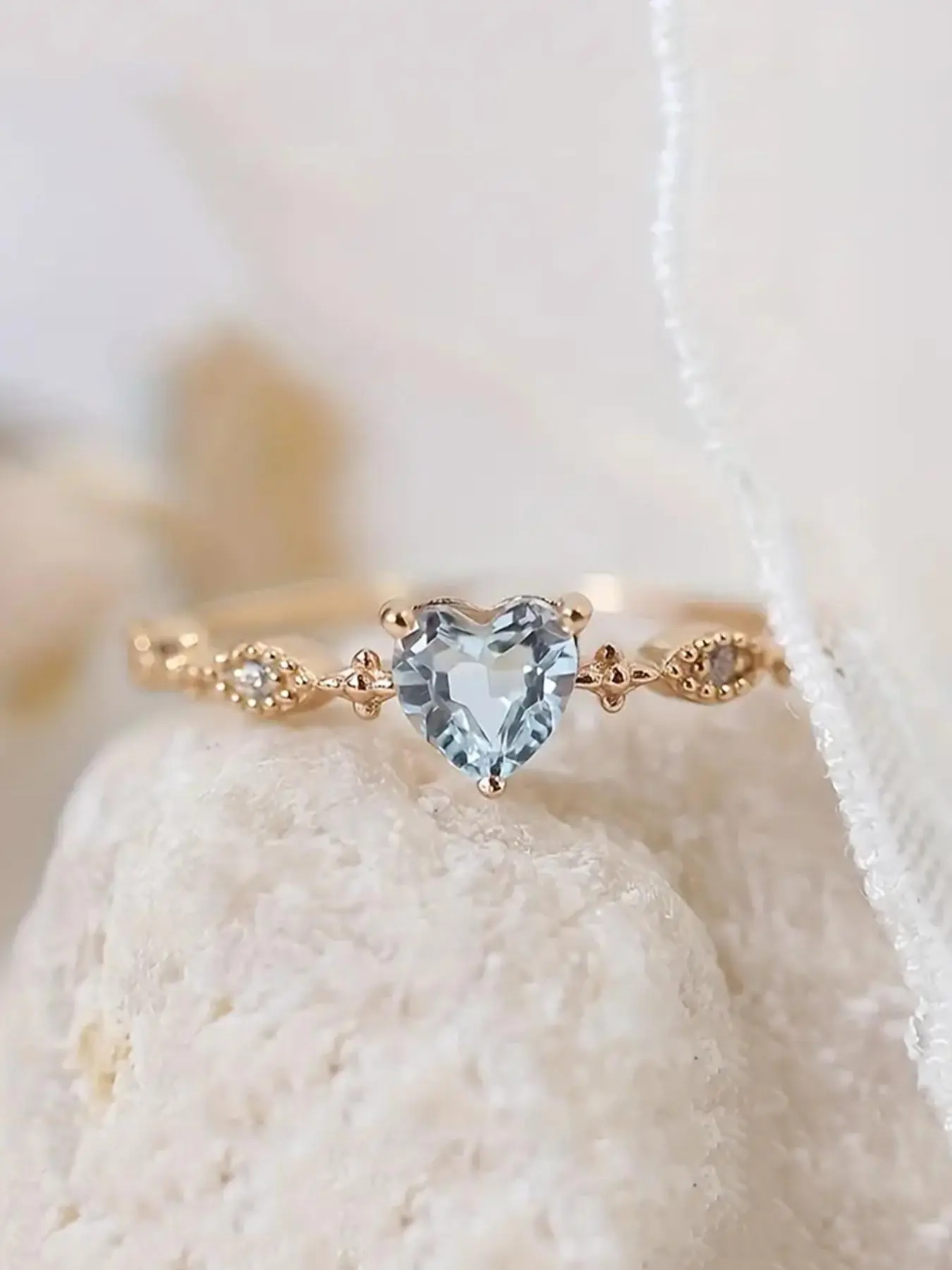 Heart Rhinestone Decor Promise Ring Perfect for Proposal, Elegant Copper Ring for Women's Gift, Girl Accessories for Wedding Bridal Party Formal Occasions