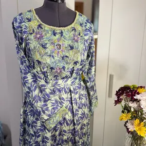 Fall Mukhawara Silky with Hand Embroidery Elegant Design Long Silky with Adjustable Fit Belt for Special Occasions