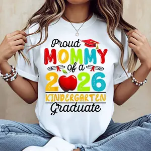 Proud Mommy Of A 2026 Kindergarten Graduate Graduation Hat Apple Print T Shirt White Casual Loose Fit For Women Perfect For Everyday Wear And Sports Activities