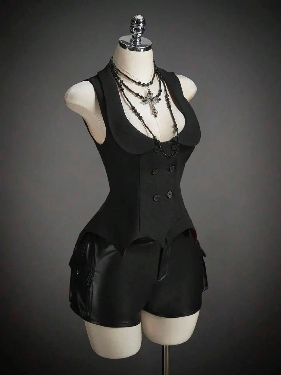 Women's Sexy Hot Girl Millennial Style Y2K Halloween Vampire COS Asymmetrical Hem Bat Element Large U-Neck Lapel Double-Breasted Short Front And Long Back Black And Red Contrasting Earl's Court Suit Jacket In Fall/Winter